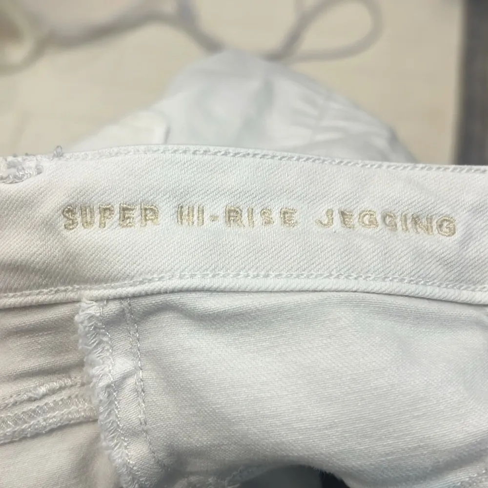 American Eagle White distressed super hi rise jegging  Jeans size 8 regular. - Image 9