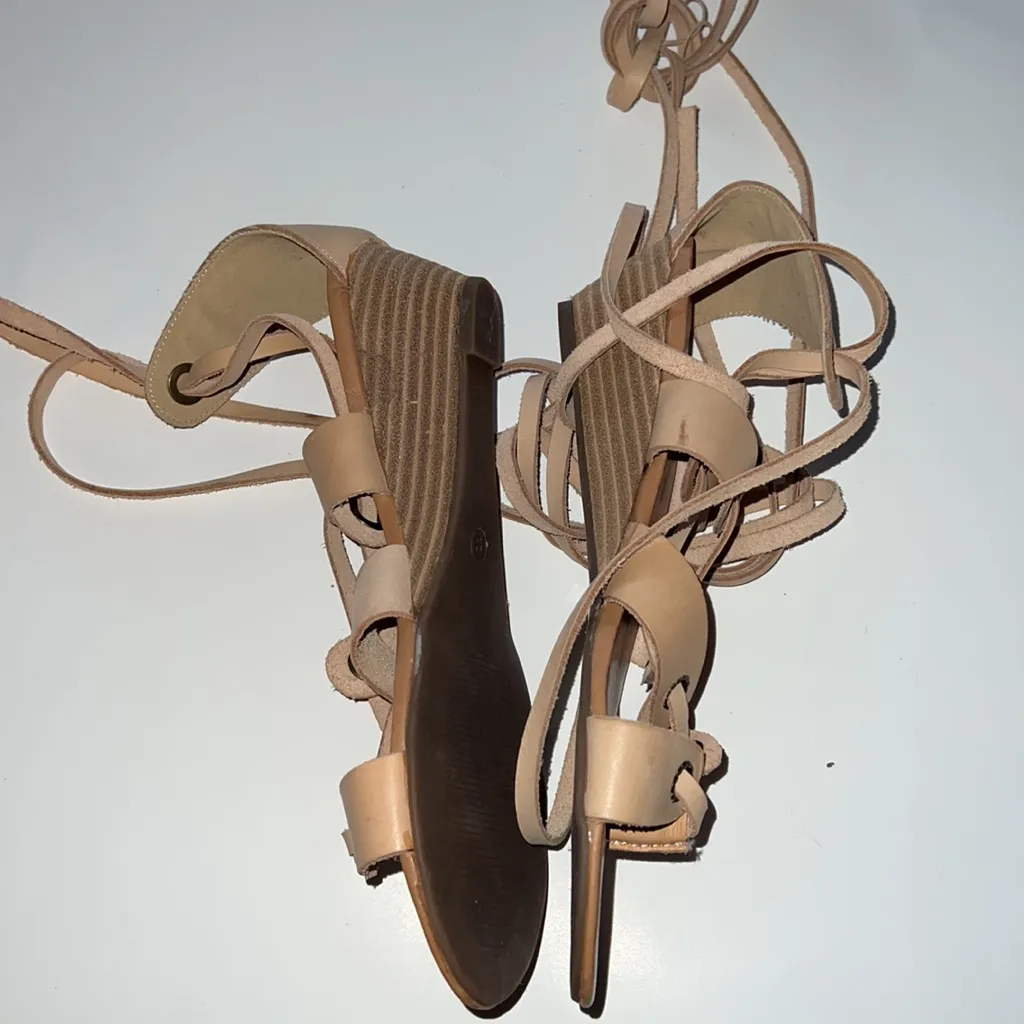 Rebel tan sandals Size 9 - Image 4