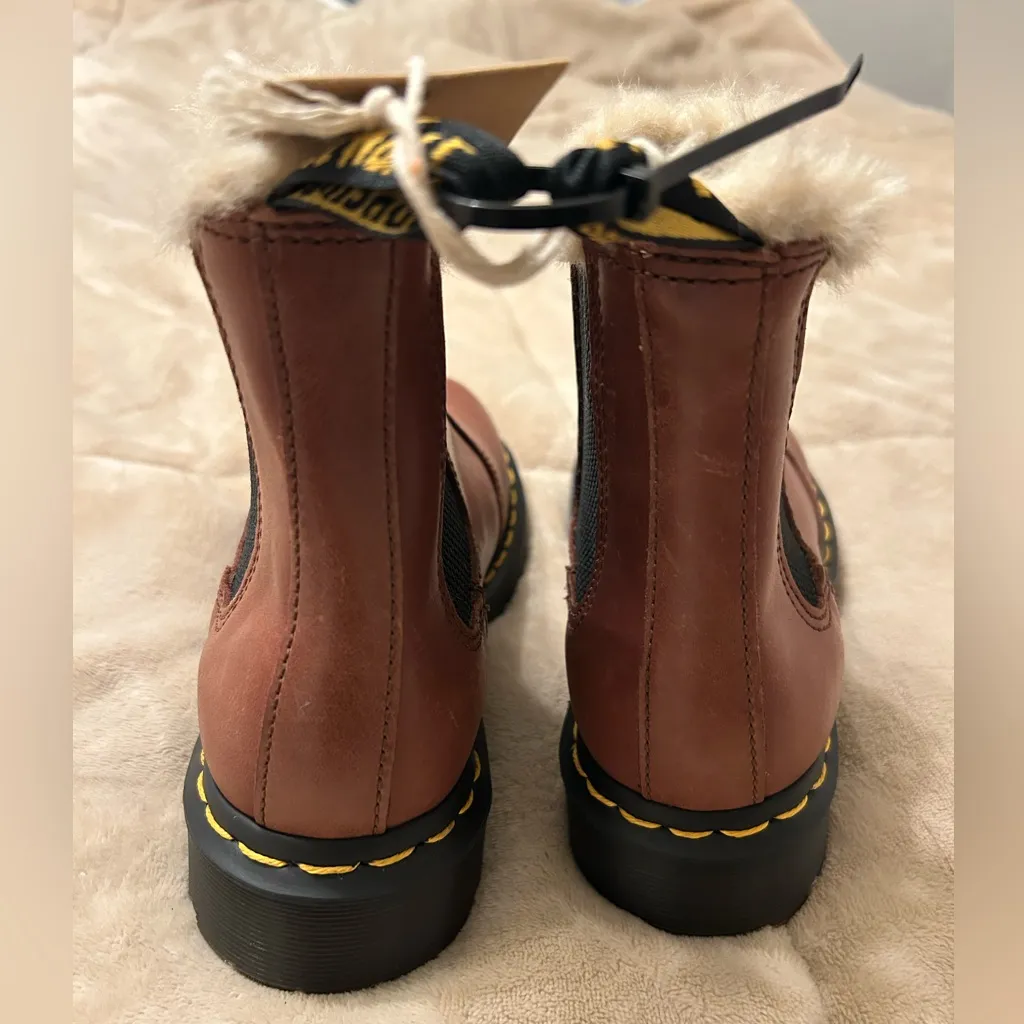 2976 doc martens Women's Faux Fur Lined Chelsea Boots 37 us 6 warmwair - Image 3