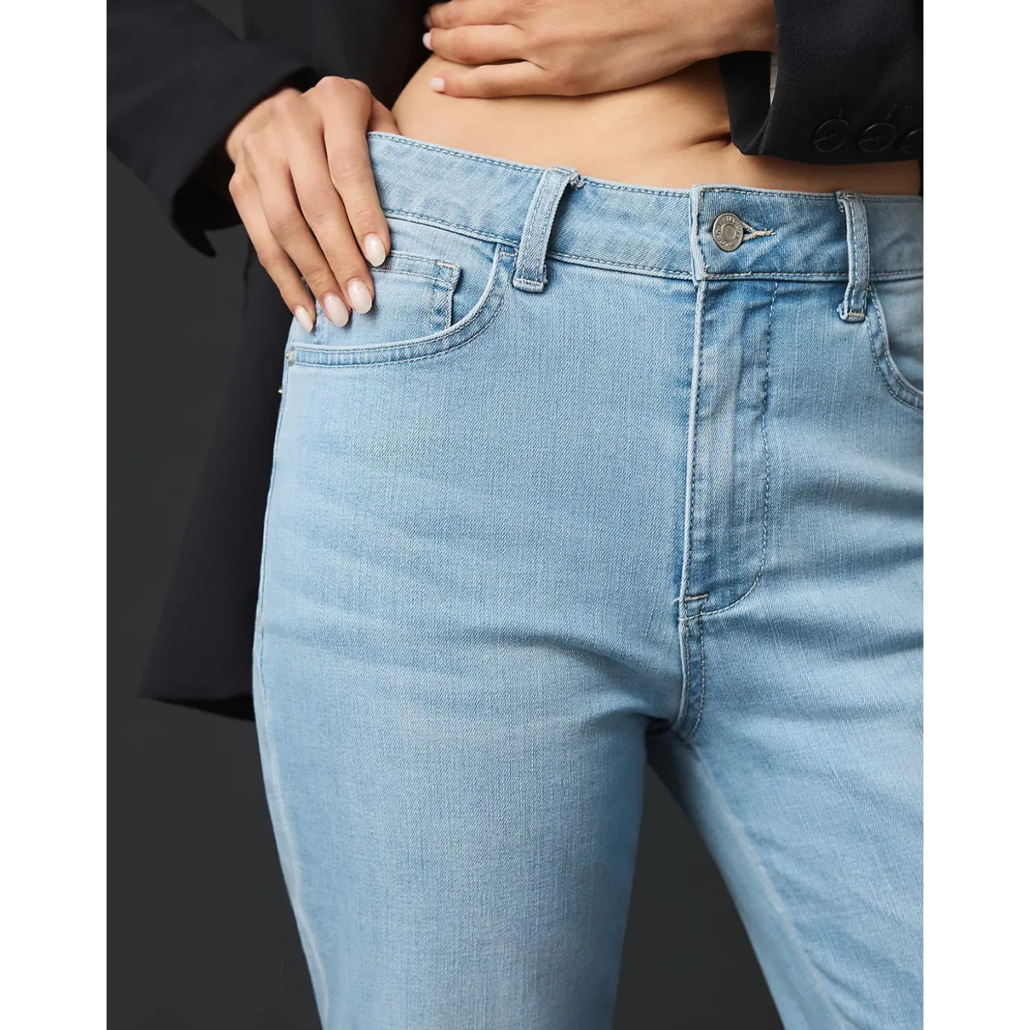 Anthropologie Pilcro Tulip Mid-Rise Flare Light Wash Stretchy‎ Jeans Size 26 - Image 5