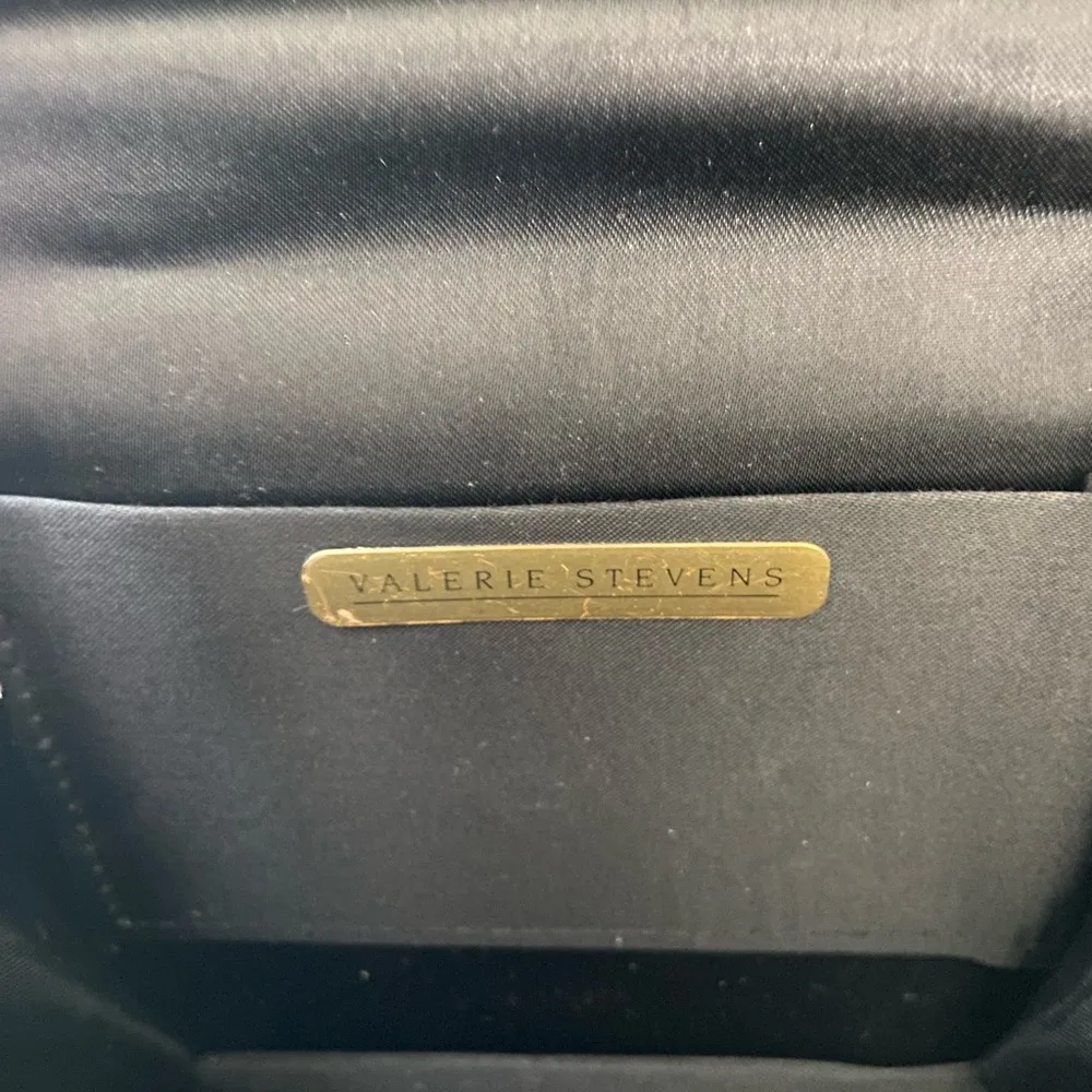 EUC Vintage Valerie Stevens women’s solid black soft velvet rope strap crossbody - Image 5