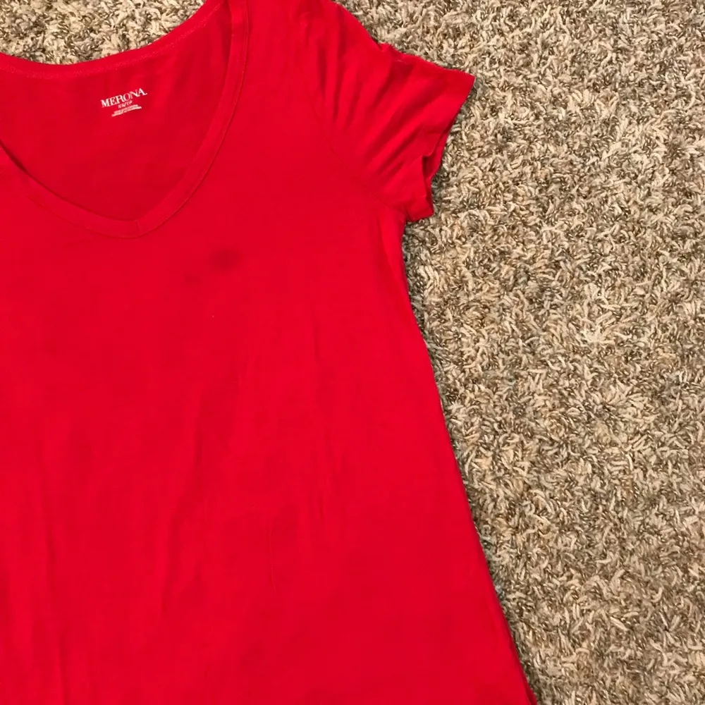 Merona red v-neck t-shirt - Image 3