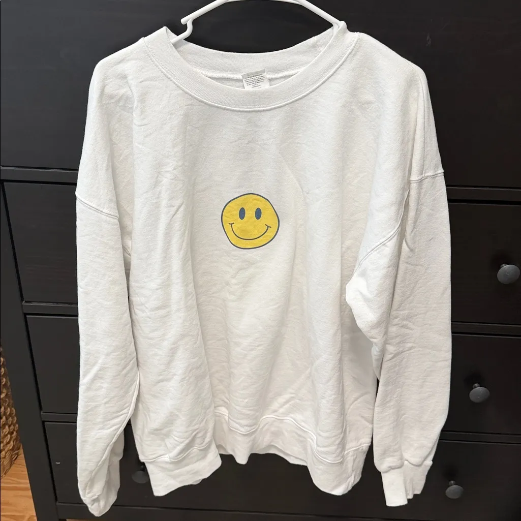 smiley face sweatshirt! White Size L - Image 2
