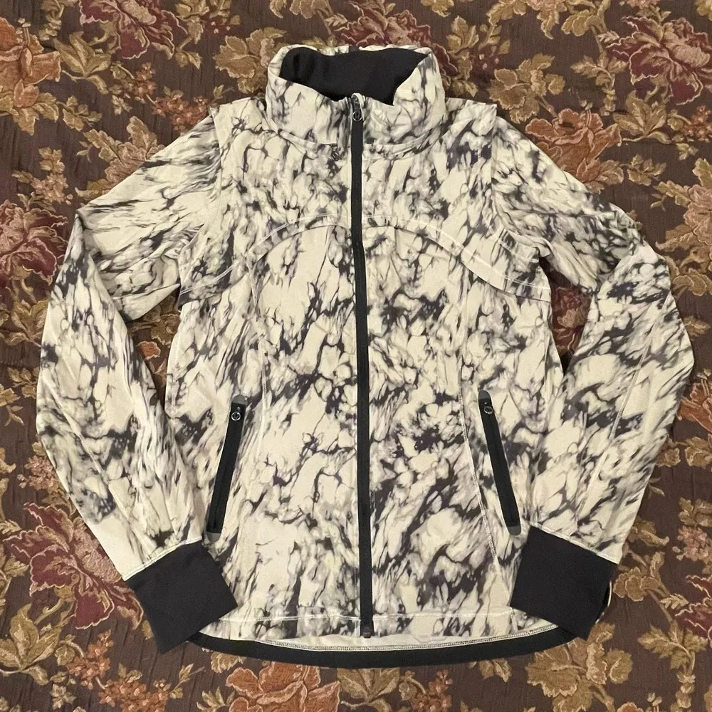 Lululemon Bring Back the Track Jacket size 6 Granite Tan Black - Image 2