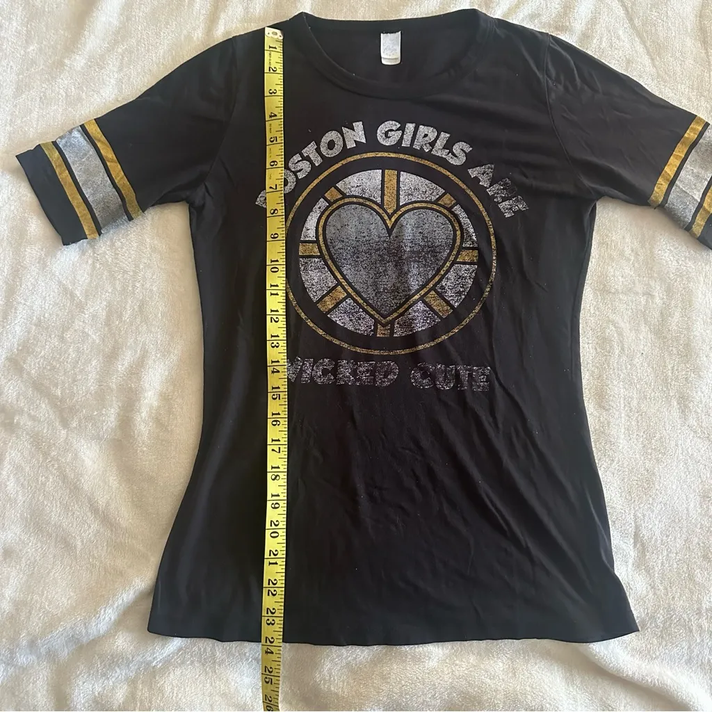 Boston Girls Are Wicked Cute Black & Yellow Graphic Tee Size Medium - Image 3