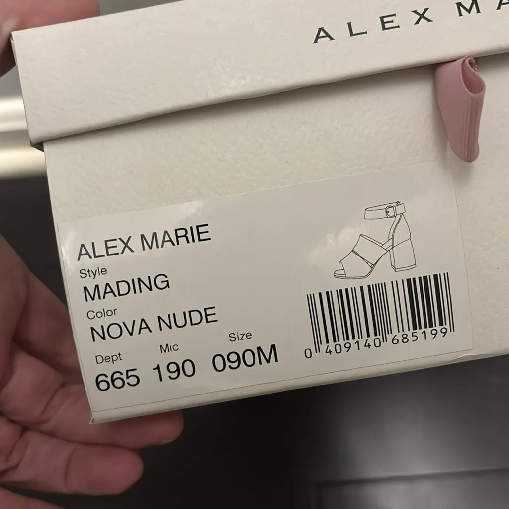 Like new Alex Marie Mading Nova Nude sandals - Image 9