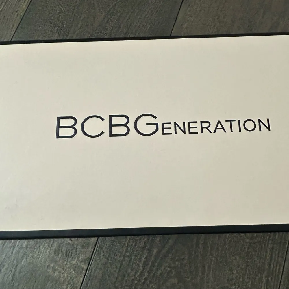 BCB Generation Black Leather Women's Loafers 5.5 new - Image 3