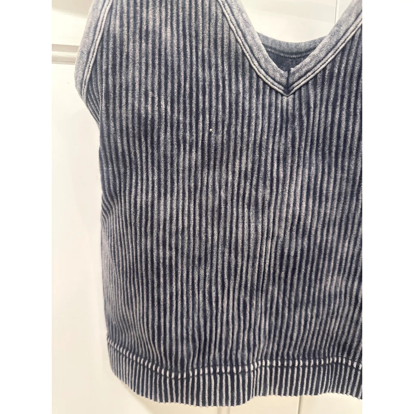 ZENANA Ribbed casual boho V Neck Tank Knit Crop Top Womens L XL Charcoal Wash - Image 2