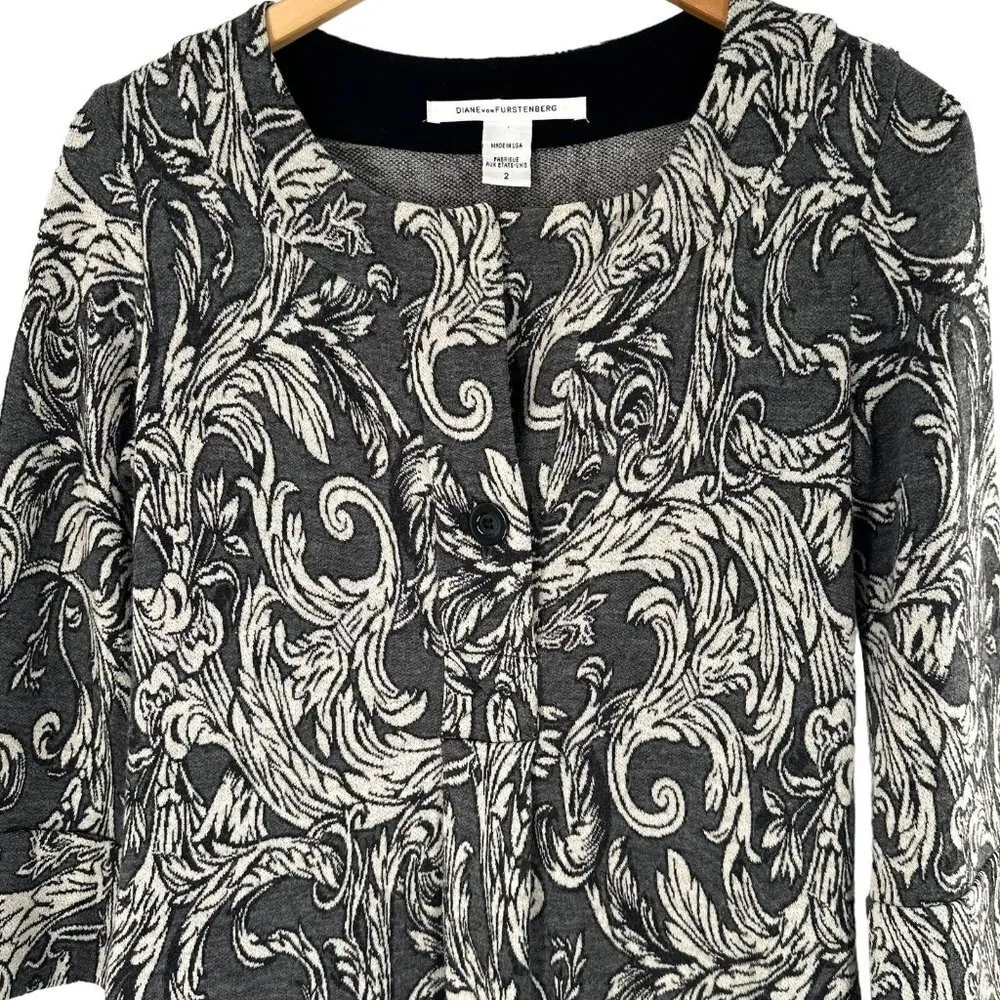 DVF Gaby Gray Floral Jacquard Wool Knit Bell Sleeve V-Neck Dress Size 2 - Image 4