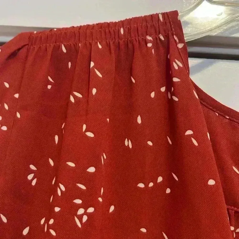 Fun2fun rust colored shirt with a cream colored design size small. - Image 11