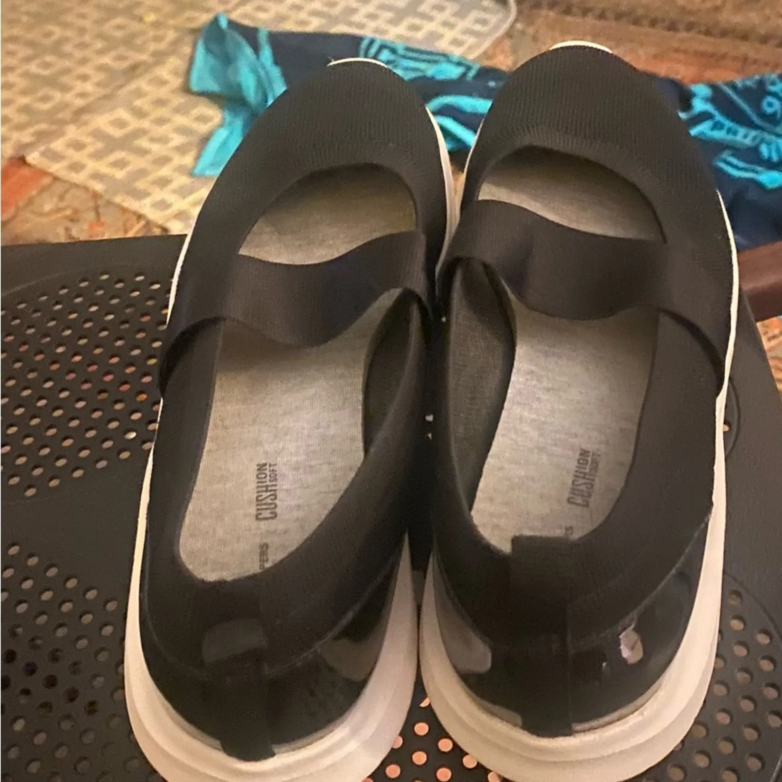 Clarks  nova al black slip ons size 9.5 - Image 4