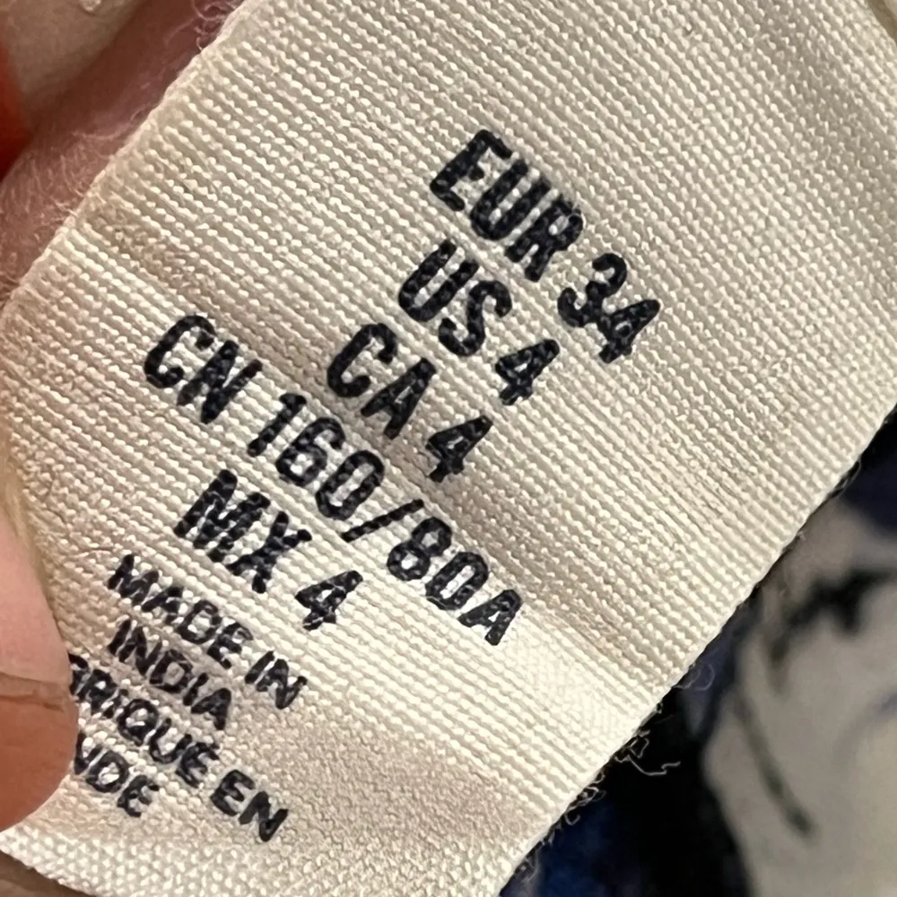 Women’s Label of Graded Goods Size 4 White & Blue Floral Long Sleeve Top Blouse - Image 4