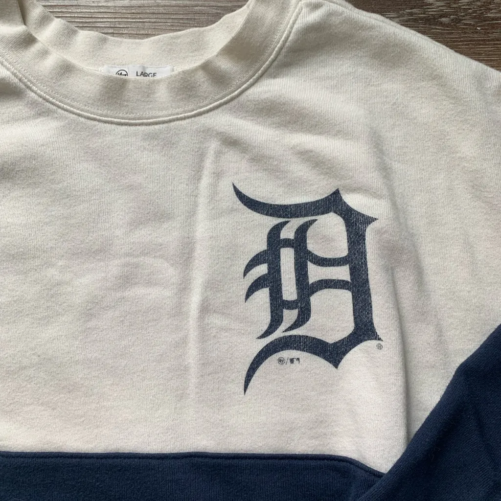 47 Navy and Cream Detroit Tigers Crewneck Sweatshirt L - Image 2