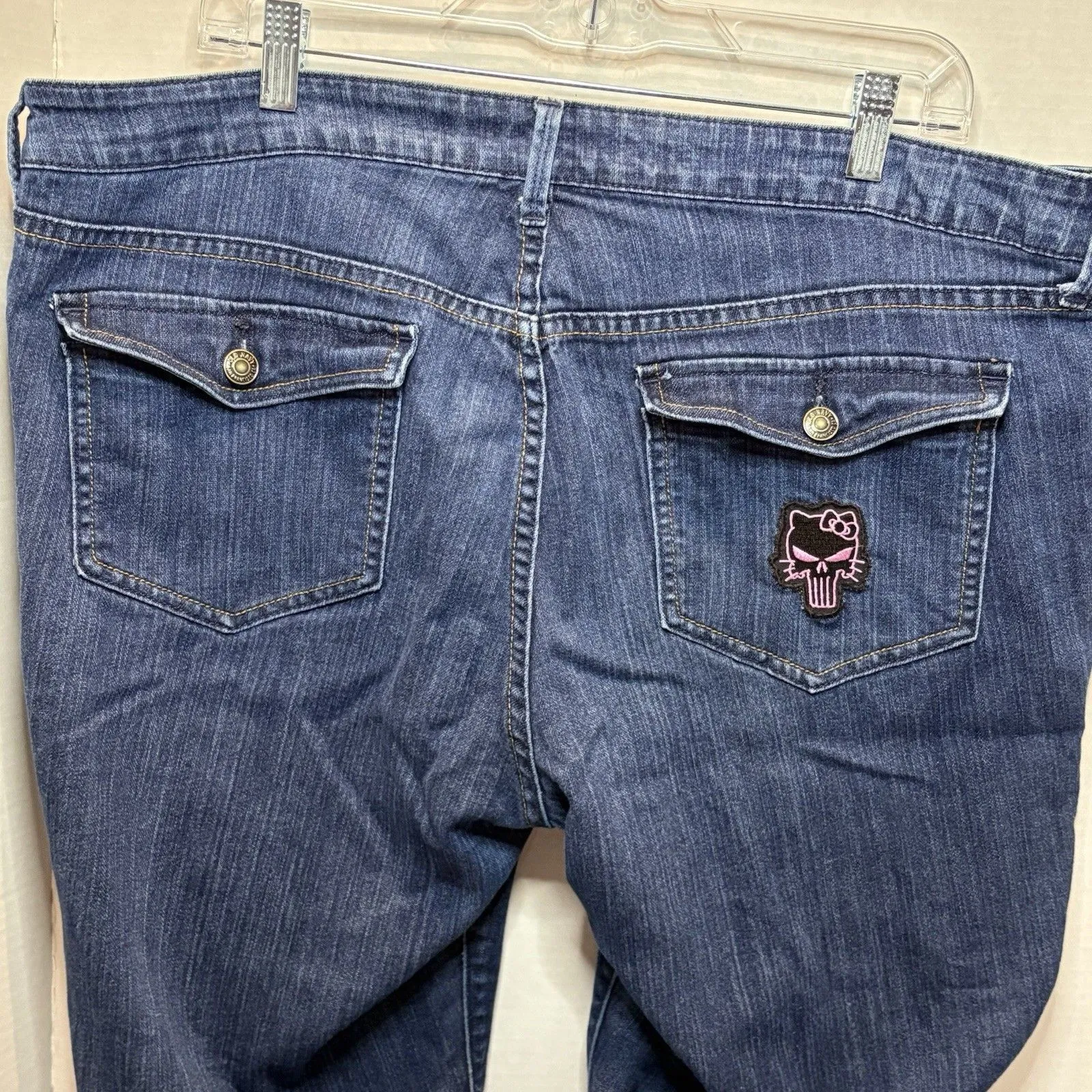 Old Navy Women’s Hello Kitty Flare Jeans Size 18 - Image 11