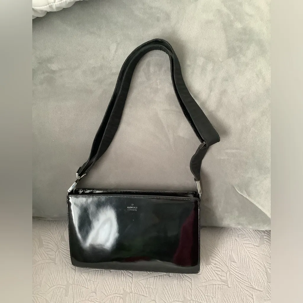 Authentic GUCCI leather crossbody 🖤🖤🖤 - Image 3