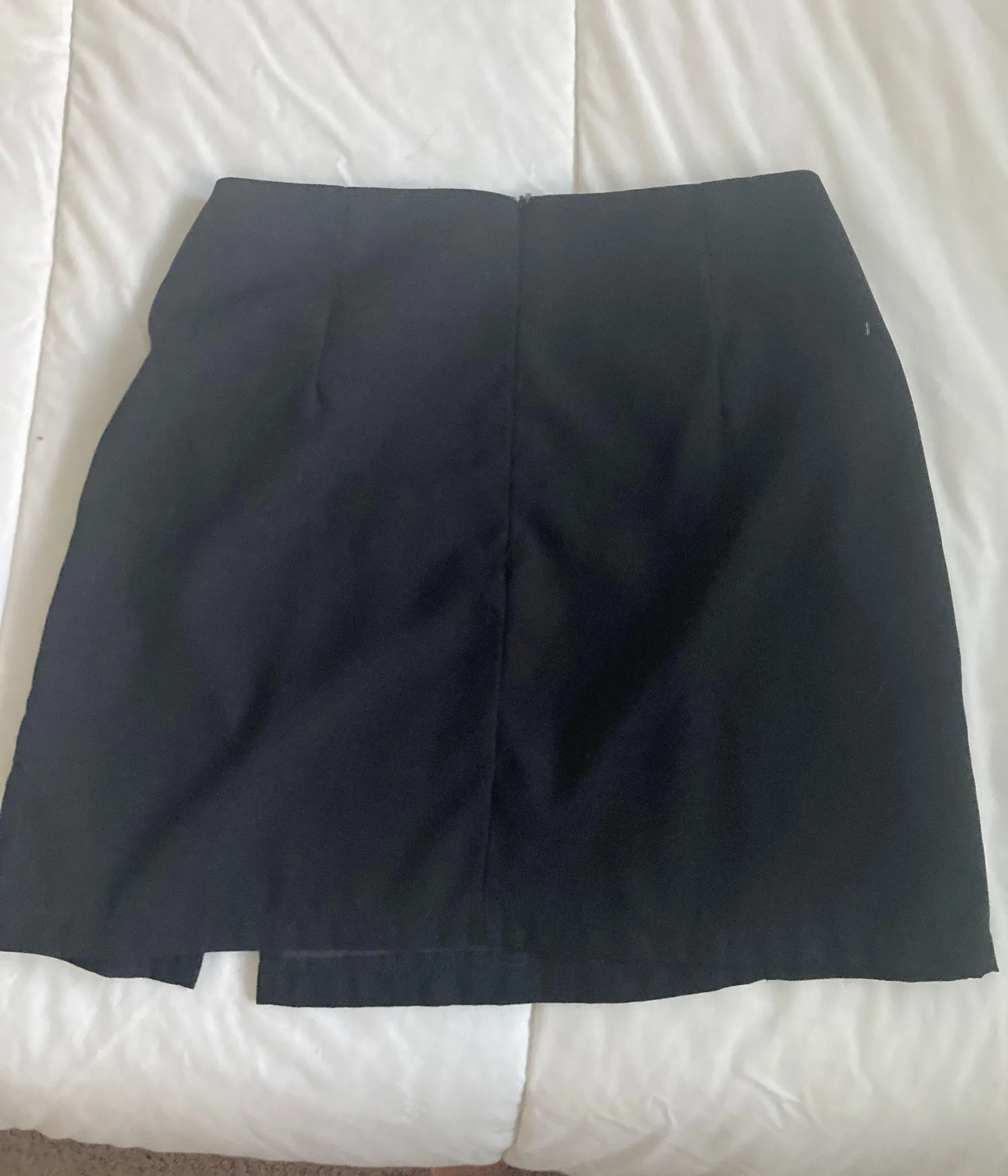 Black Fitting Mini Skirt Size M - Image 3