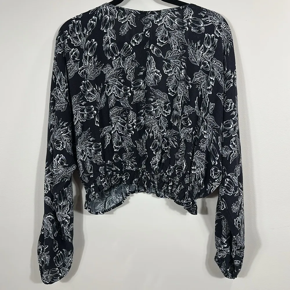 Amuse Society Longsleeve Cropped Deep V-Neck Beach Summer Floral Women Top Small - Image 2