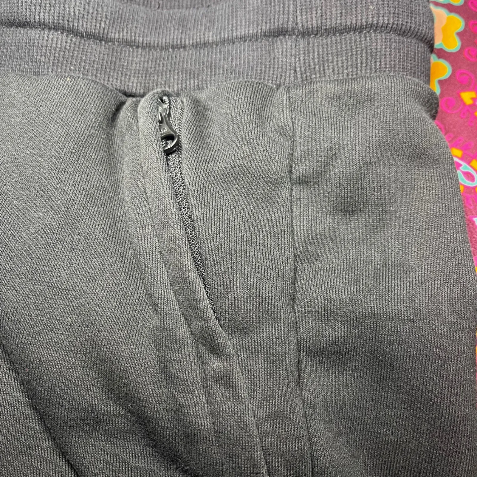 Alo Yoga Black Sweat Shorts Drawstring Pockets Logo Size Small - Image 5