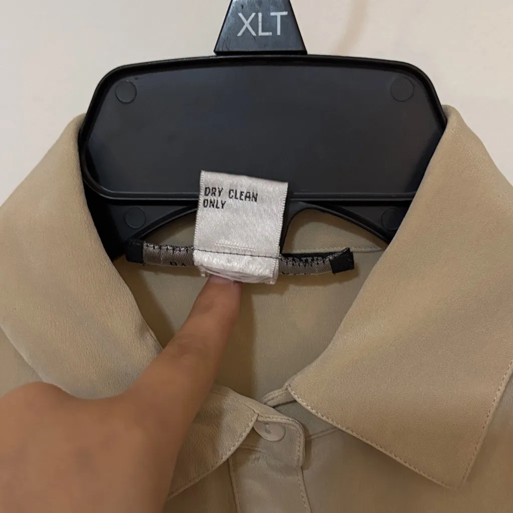 Women’s Tan Short Sleeve Shirt Size 4 - Image 3