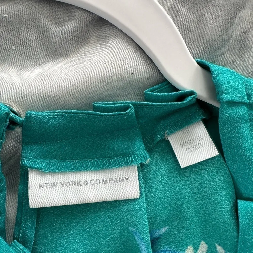 New York & Company Blouse Ombre Floral Pattern Pleated Neckline Zip Up Blue XS‎ - Image 4