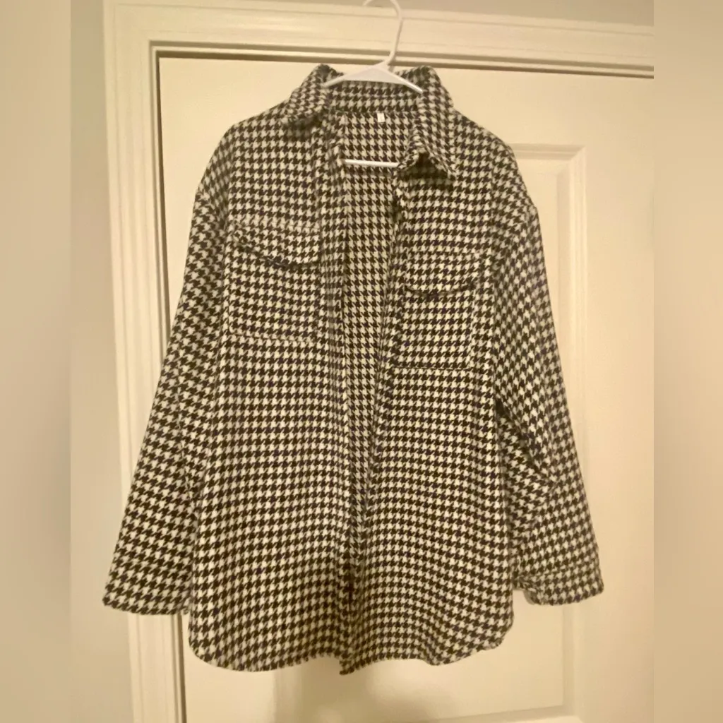 Black and White Houndstooth Shirt Jacket Size Large - Image 2