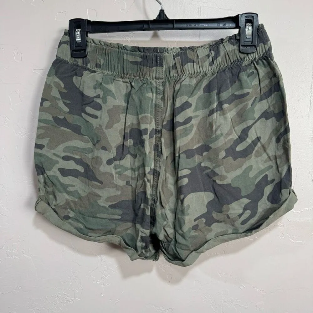 Celebrity Pink Size Small Green Camo Shorts - Image 3
