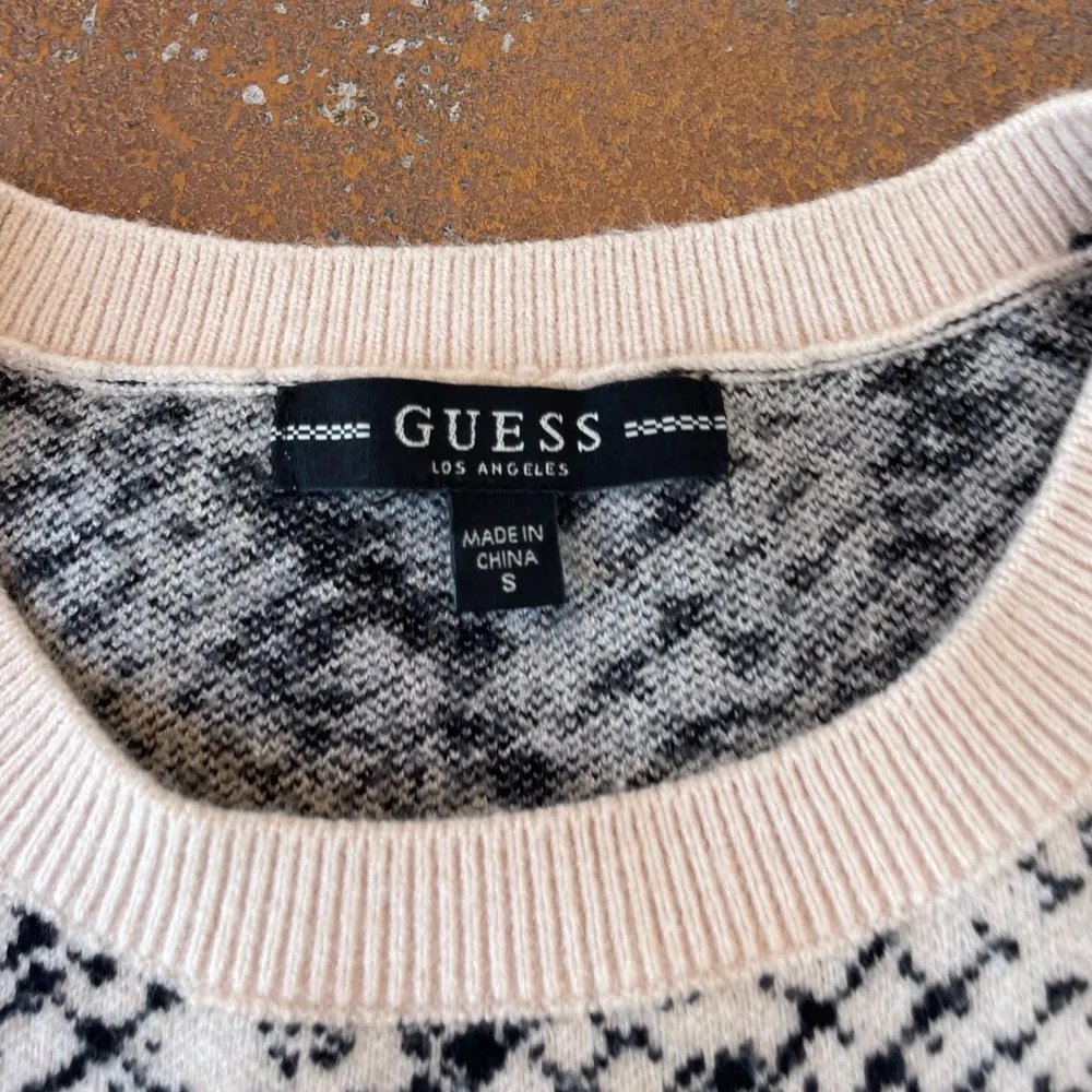 GUESS animal print cream sweater - Image 4