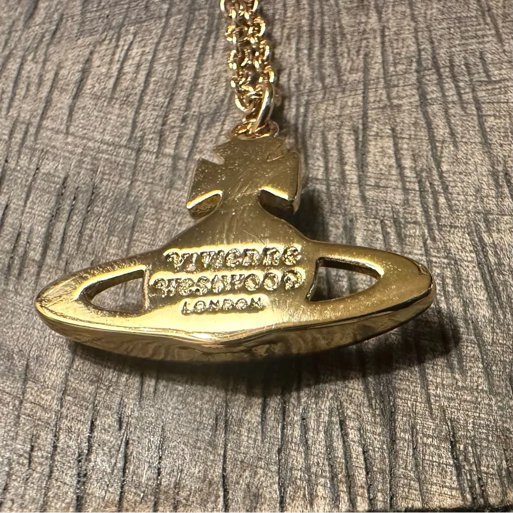 New Authentic Vivienne Westwood
Orb/Antoinette Necklace; Gold/Black w/Dust bag - Image 4