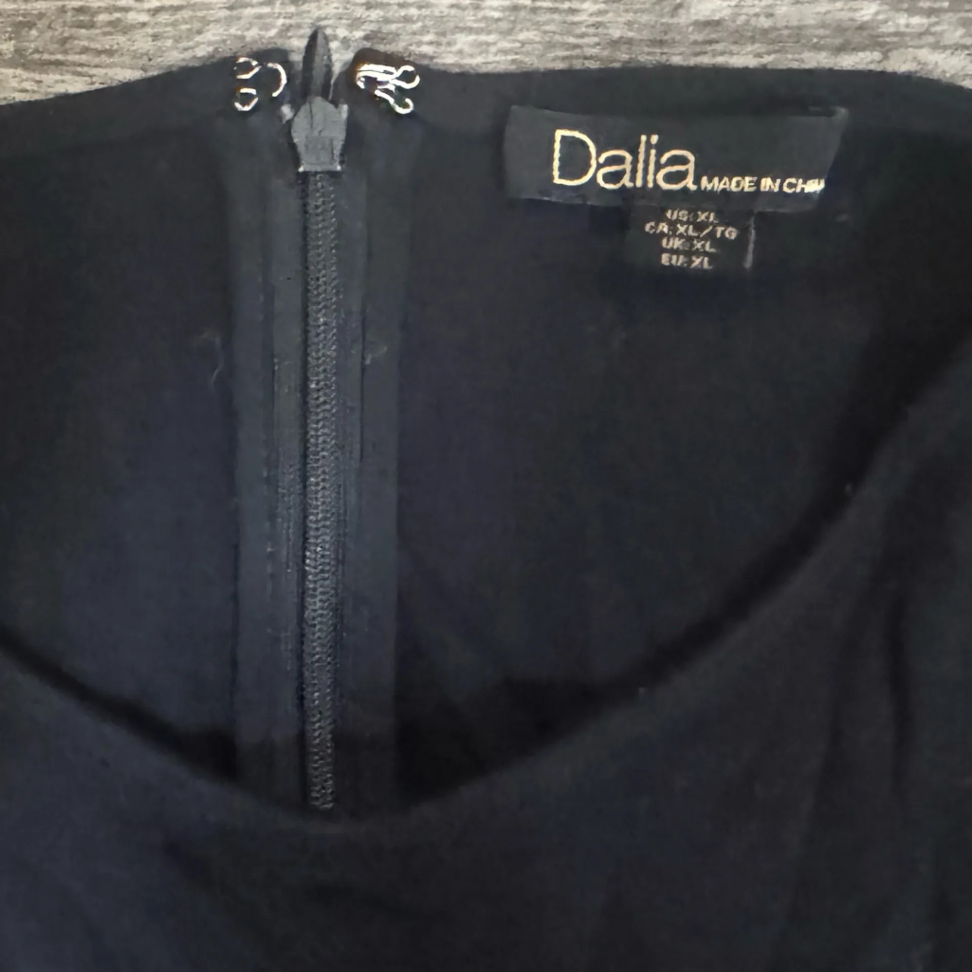 Dalia Collection Elegant Black Sleeveless Midi Dress - Image 7