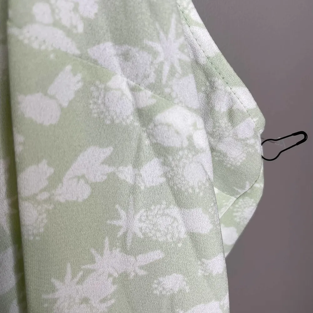 NWOT Nordstrom Leith Green White Floral Print Wrap Plus Size Camisole Blouse 1X - Image 6