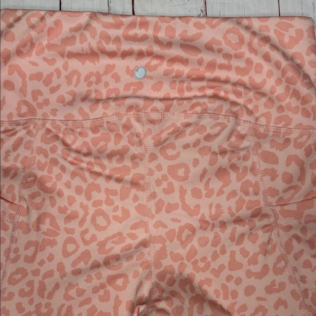 Yogalicious Peach Leopard Women's Shorts size M - Image 5