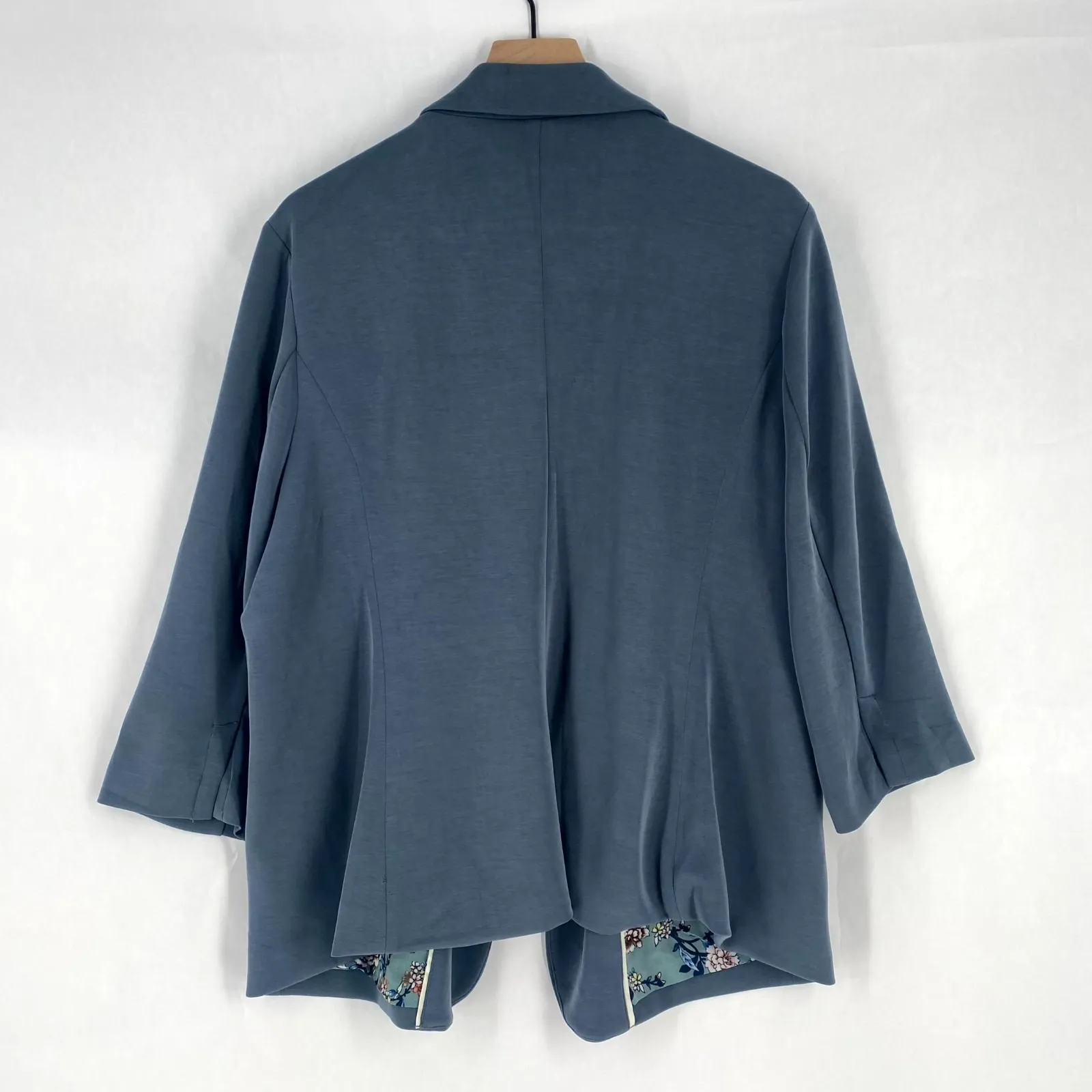 Skies are Blue Soft Curvy Blazer Women 2X Stretch Open Front Floral Lining - Image 9