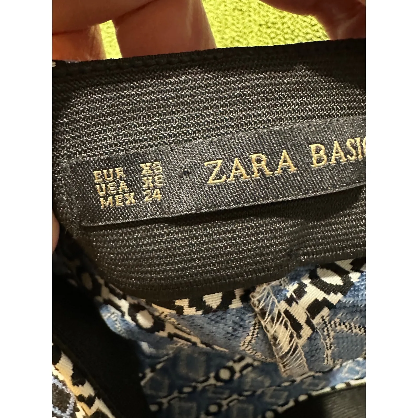 ZARA BASIC Geometric Print Slim Fit CROPPED Pants Women Size US XS White - Image 6