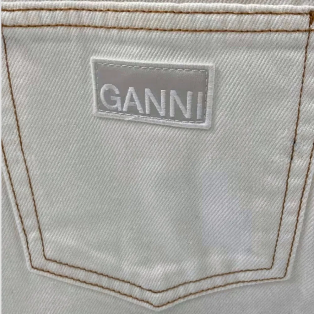 NWT Ganni Barrel Jeans White High-Waisted - Image 4