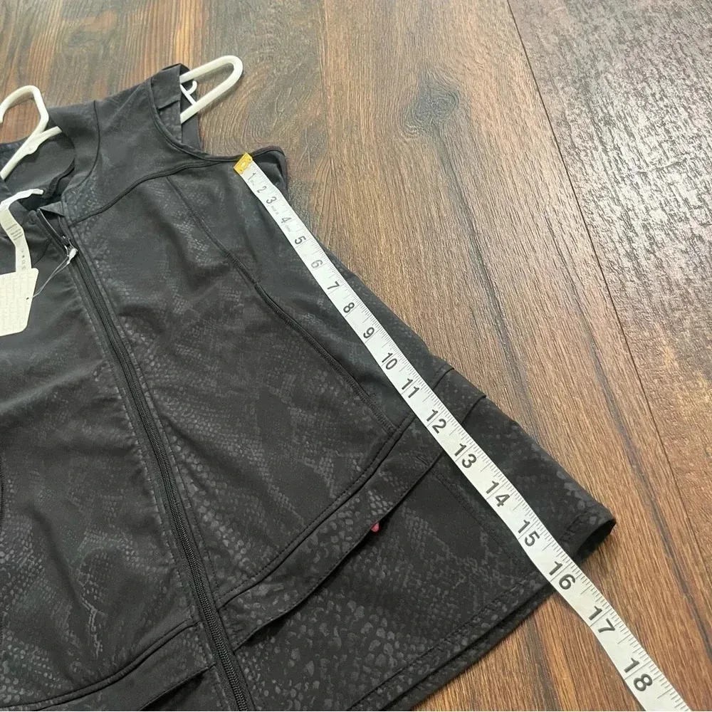 Lululemon Light Speed Reflective Vest Size 2 in Desert Snake Embossed Black NWT - Image 11