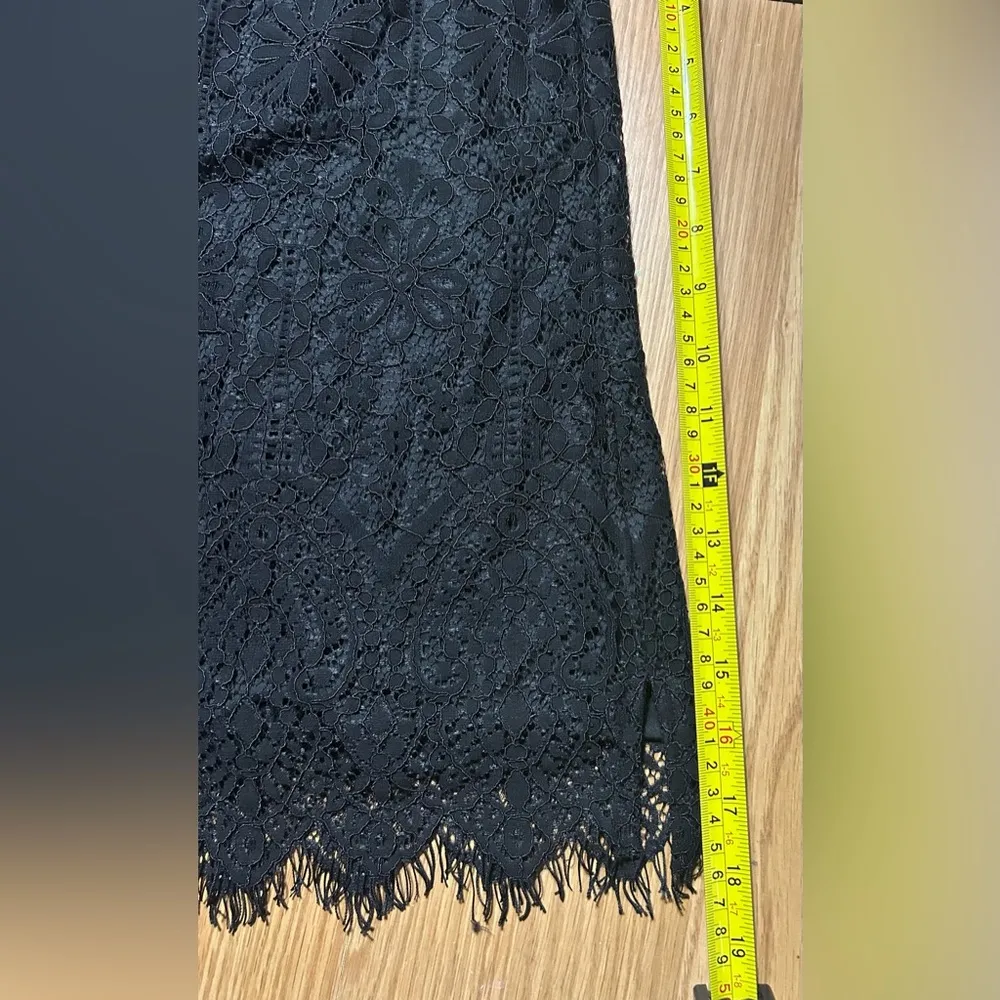 🏷️🏷️IsaacMizrahiLive! Small knit lace lined top V-neck w/lace trim. short sleeve - Image 7