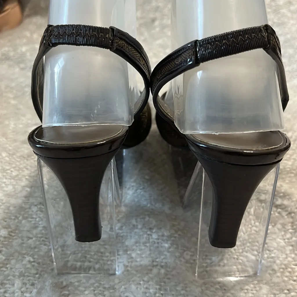 Etienne Aigner Brown Patent Leather‎ Fabric Logo Sling Back Vanessa Heels 7.5 - Image 4