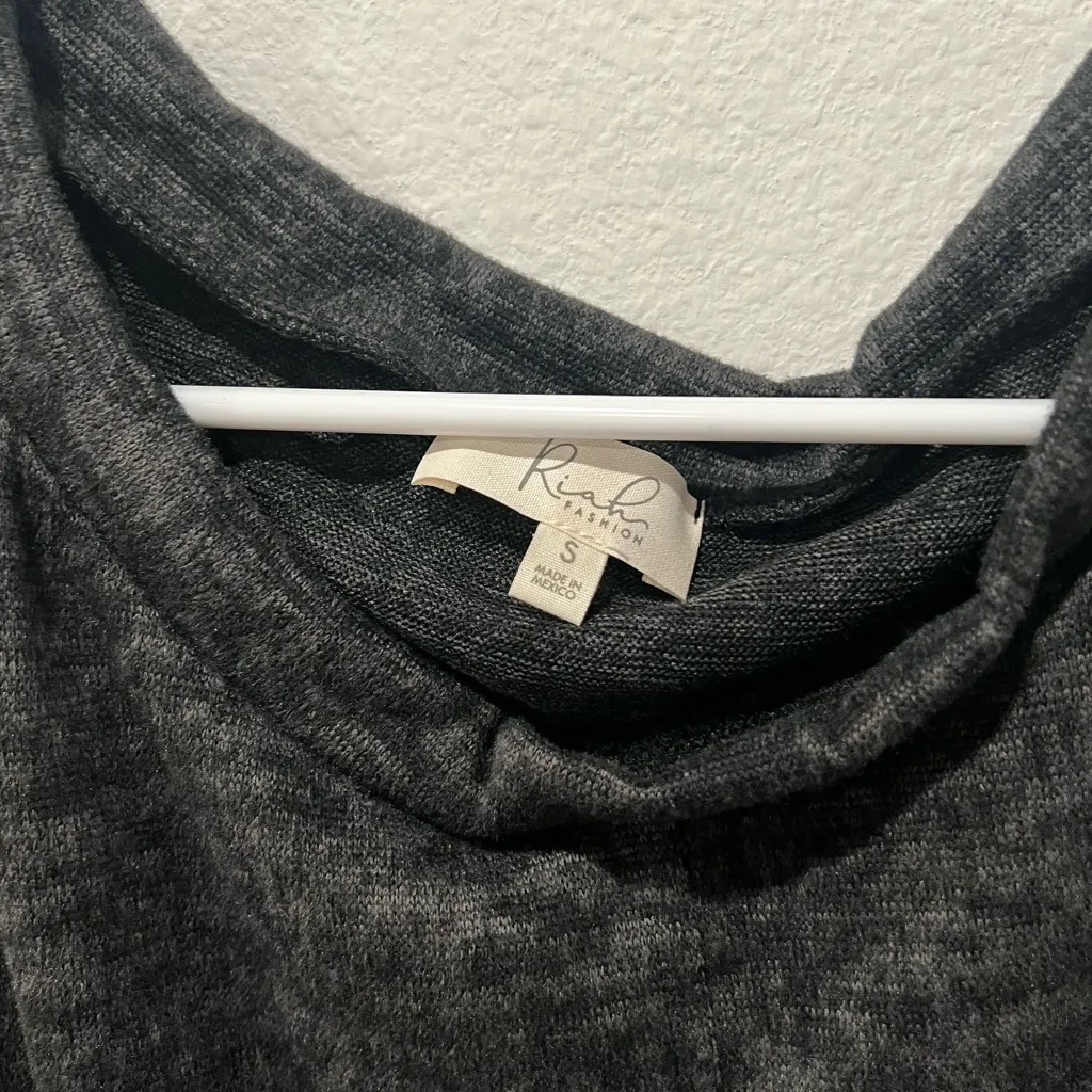 Charcoal Gray Women's Sweater Size S by Riah - Image 2
