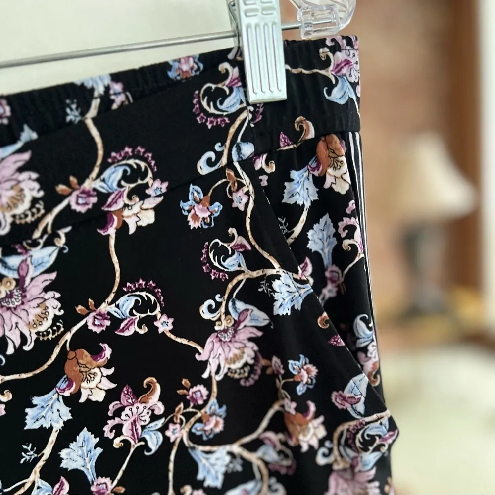 WHBM The Jogger Cropped Floral Black M Jersey Knit Athleisure Dressy Travel Pant - Image 6