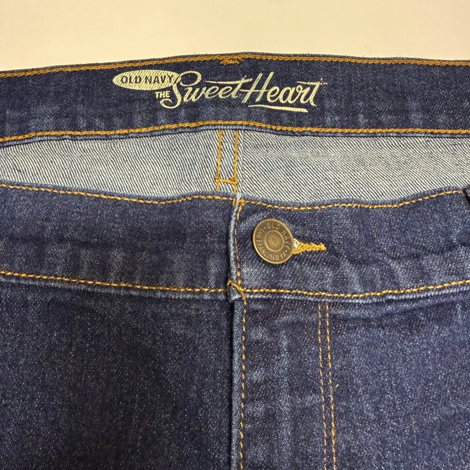 Old Navy The Sweetheart Denim Jean Shorts Women's Size 16 Cuffed Dark‎ Wash - Image 3