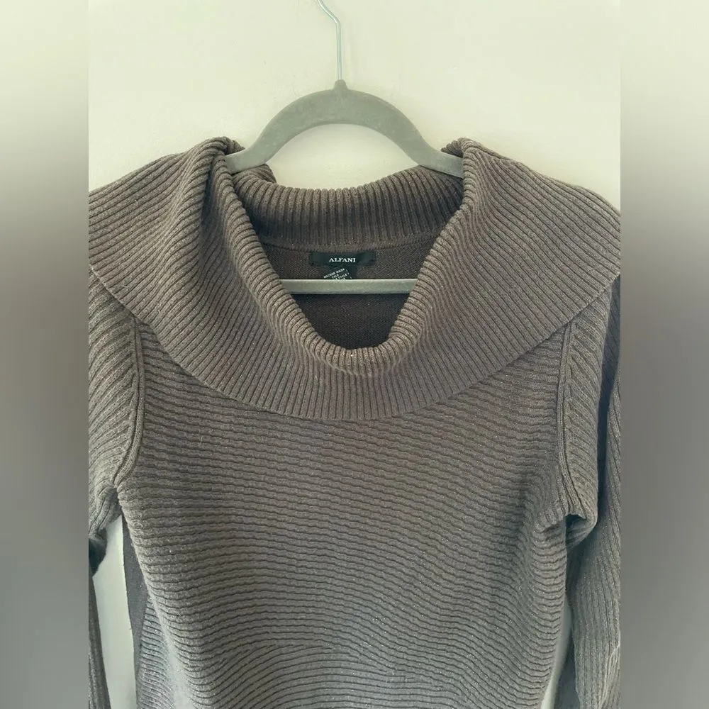 Alfani Sweater gray with gold size medium - Image 2