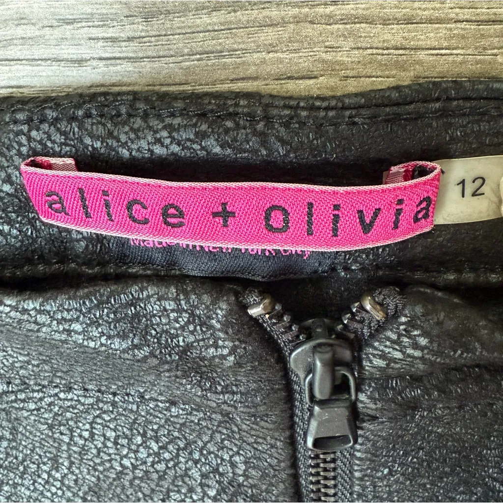 alice + olivia Women's Faux Leather Black Print Leggings Pant Size 12 Zip Casual - Image 4