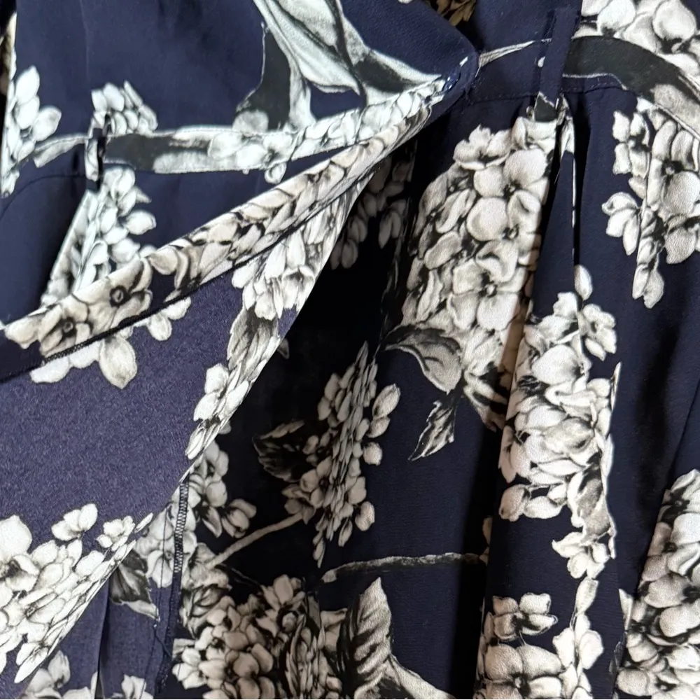 Wilfred Navy Floral Wrap Dress 3/4 Sleeve Chic Feminine Aritzia Size 6 Chic Blue - Image 6