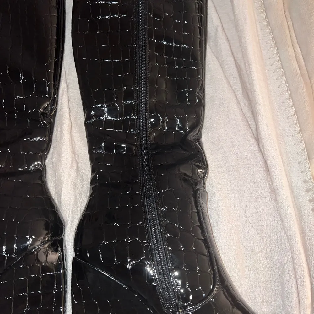 DOLL KILLS Night Social Secret Wedge Boot NWOT Size 6- Crocodile Zip Up Wedge - Image 4