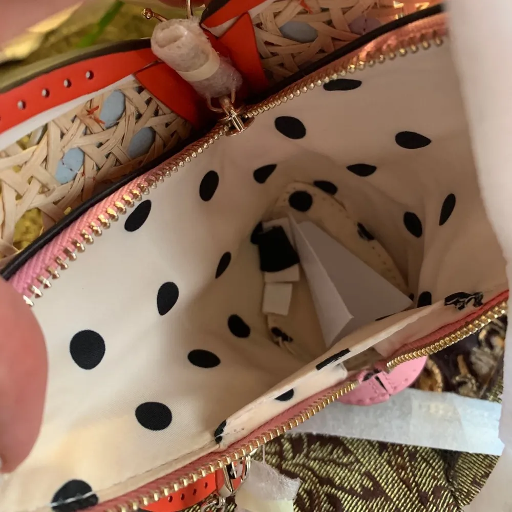 Authentic Kate spade Leather/Straw butterfly zip coin/cards on chain crossbody - Image 8