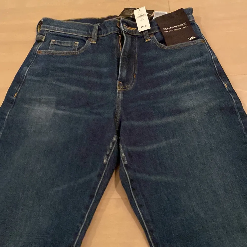 BNWT Banana Republic high rise straight ankle denim jeans- distressed Size 28 L. - Image 2