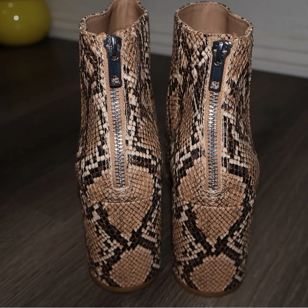 Steve Madden Women's Juliana Snakeskin Embossed Pointed Toe Block Heel Ankle 10 - Image 3