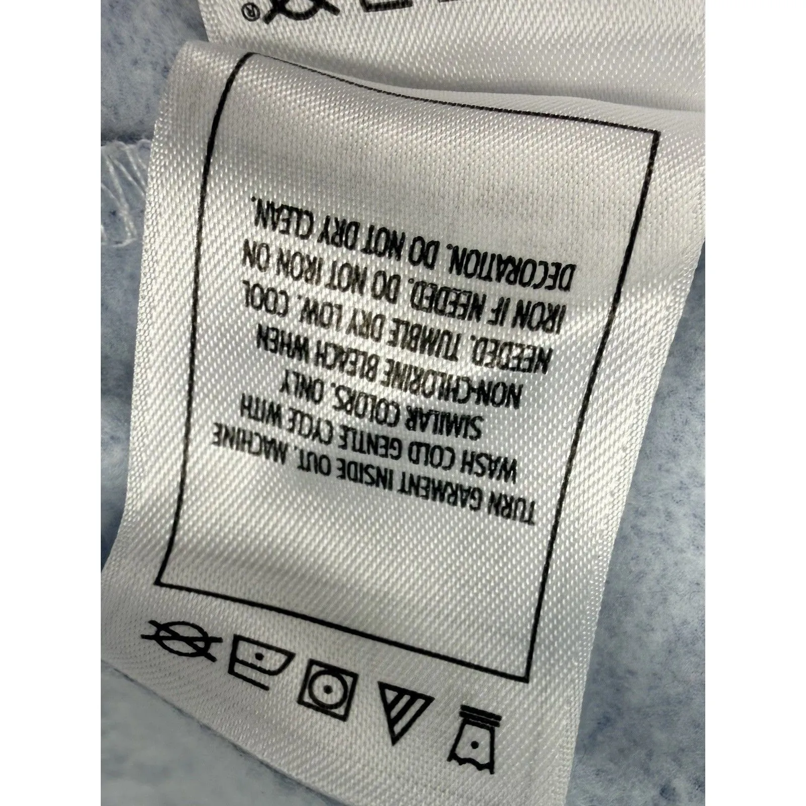 Disneyland 2020 Blue Ombre Unisex Crewneck Sweatshirt Size XL EUC!! - Image 6