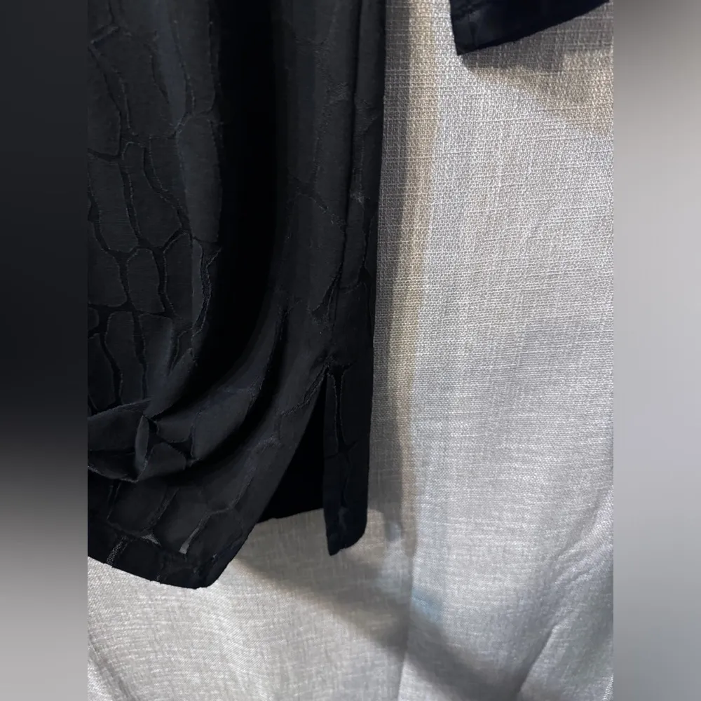 J Valdi Black Swim Cover or Tunic Size Large Long Sleeve Cutout Detail - Image 3