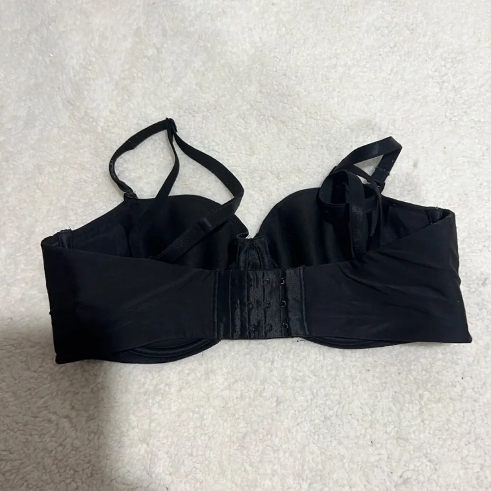 Chantelle  Black Bra Size 32D - Image 6